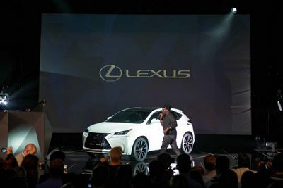 Lexus представил кроссовер nx by will.i.am от уильяма адамса