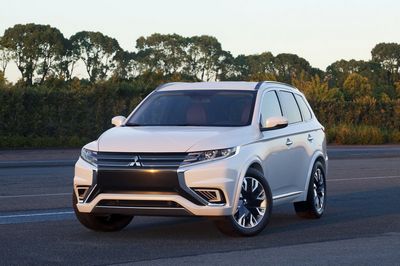 Mitsubishi привезет в париж outlander phev concept s
