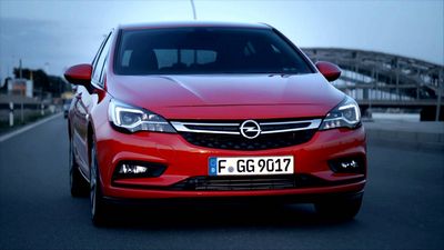 Opel представил рестайлинговый хетчбэк и новый седан astra