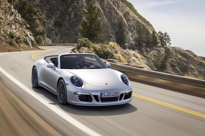 Porsche рассекретил спорткар 911 carrera gts нового поколения